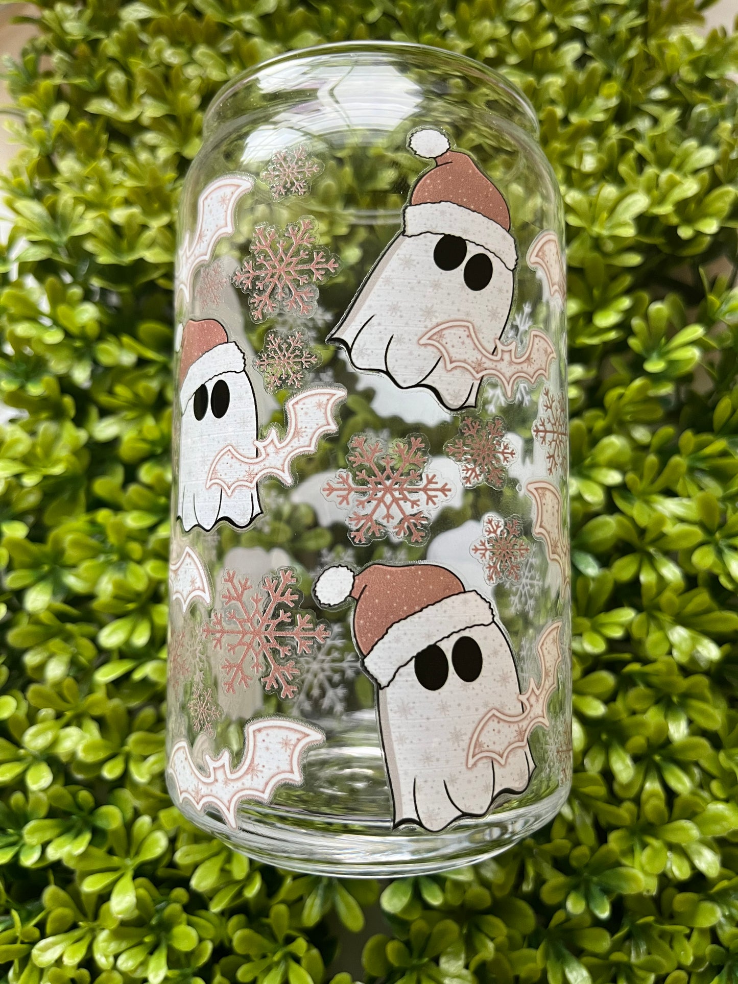 Ghost w/ Santa hat Glass Cup (16 oz)